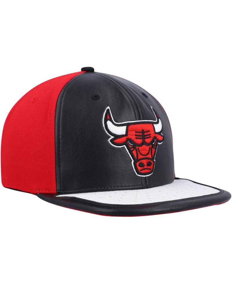 Men's Black and White Chicago Bulls Day One Snapback Hat