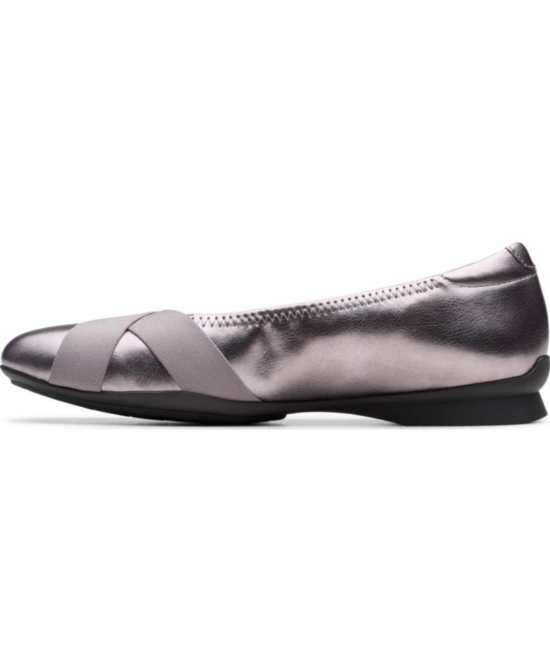 Women's Jazmynn Gem Round Toe Flats