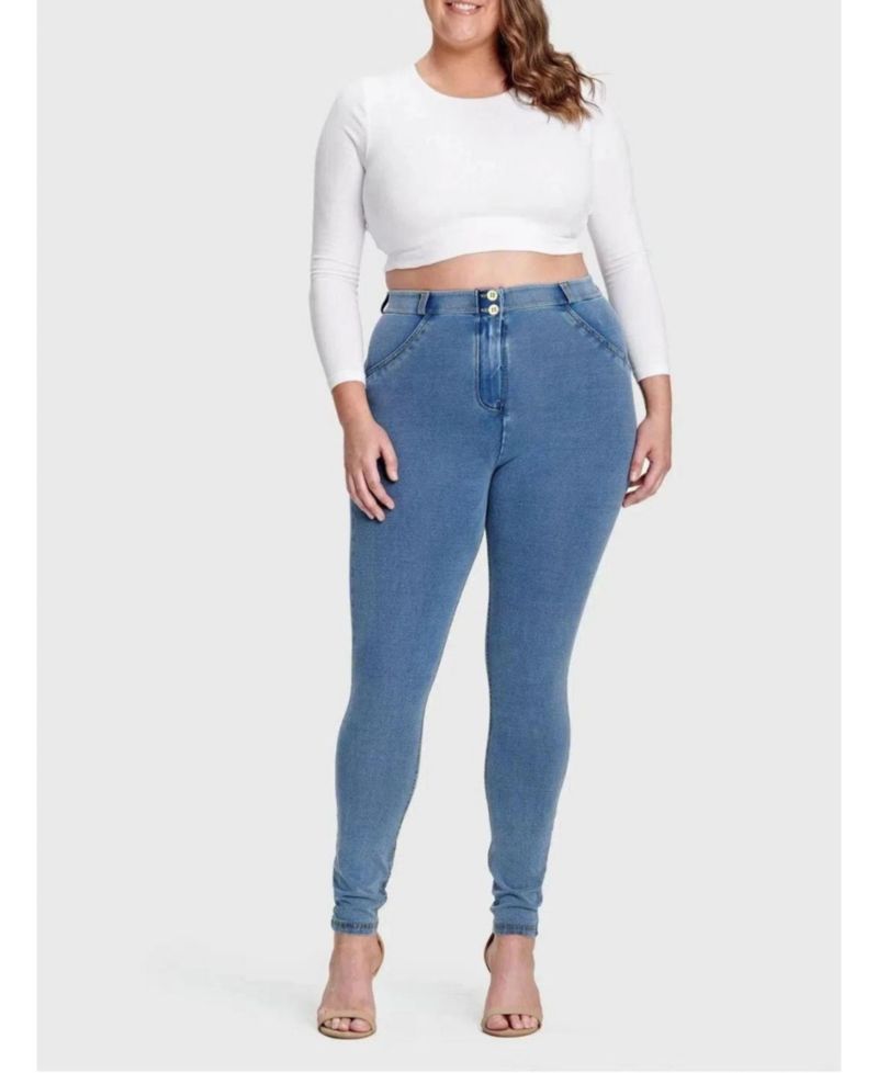 Women's Curvy High-Rise Sculpting Skinny Jeans