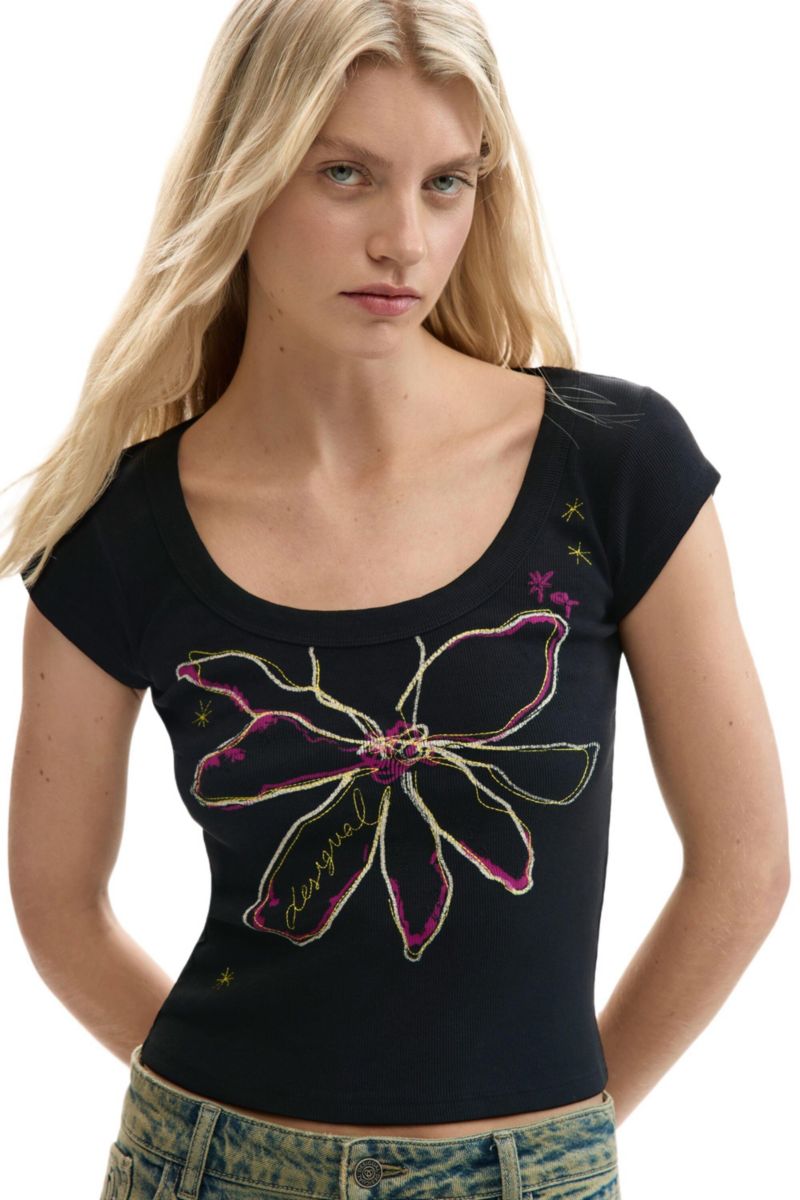 Women's Fitted flower t-shirt