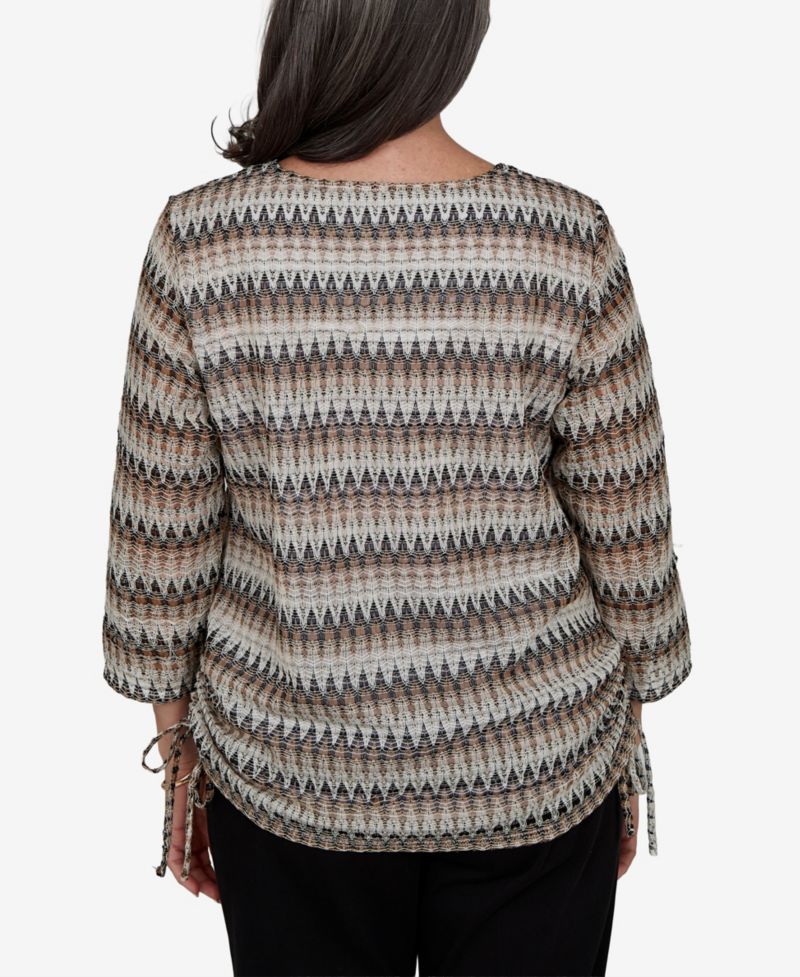 Women's Travel Advisory Biadere Textured Top With Necklace