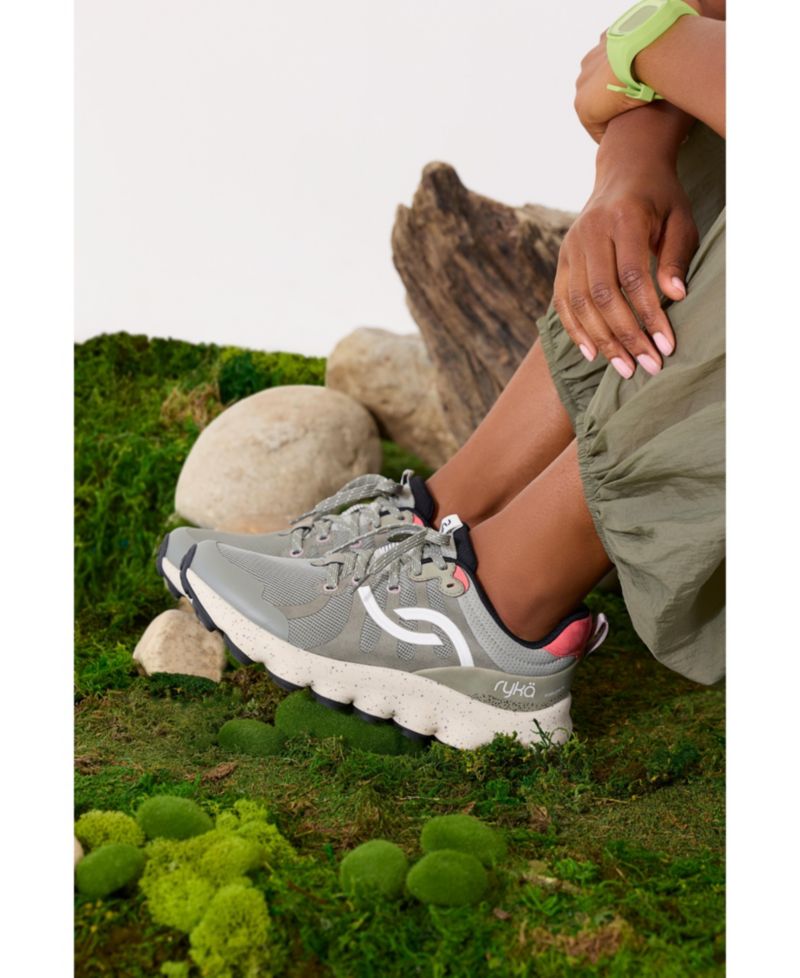 Women's Podflow TR Hiking Lace-Up Sneakers