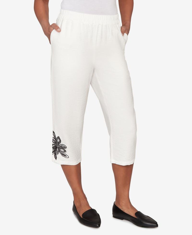 Women's Crowd Pleaser Floral Embroidered Relaxed Capri Pants