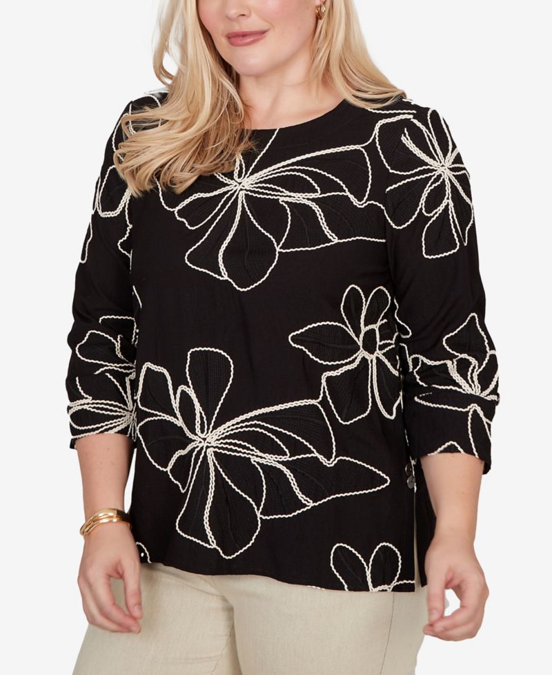 Women's Detail Driven Flower Soutache 3/4-Sleeve Top