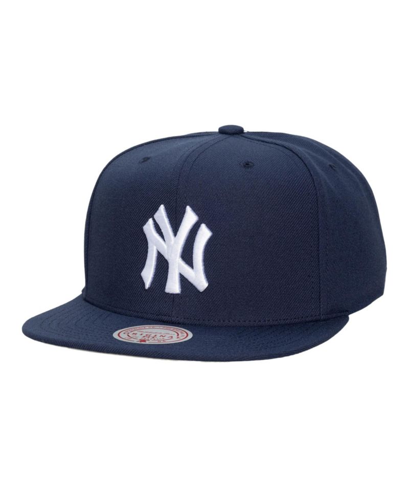 Men's and Women's Navy New York Yankees Side Logo Snapback Hat