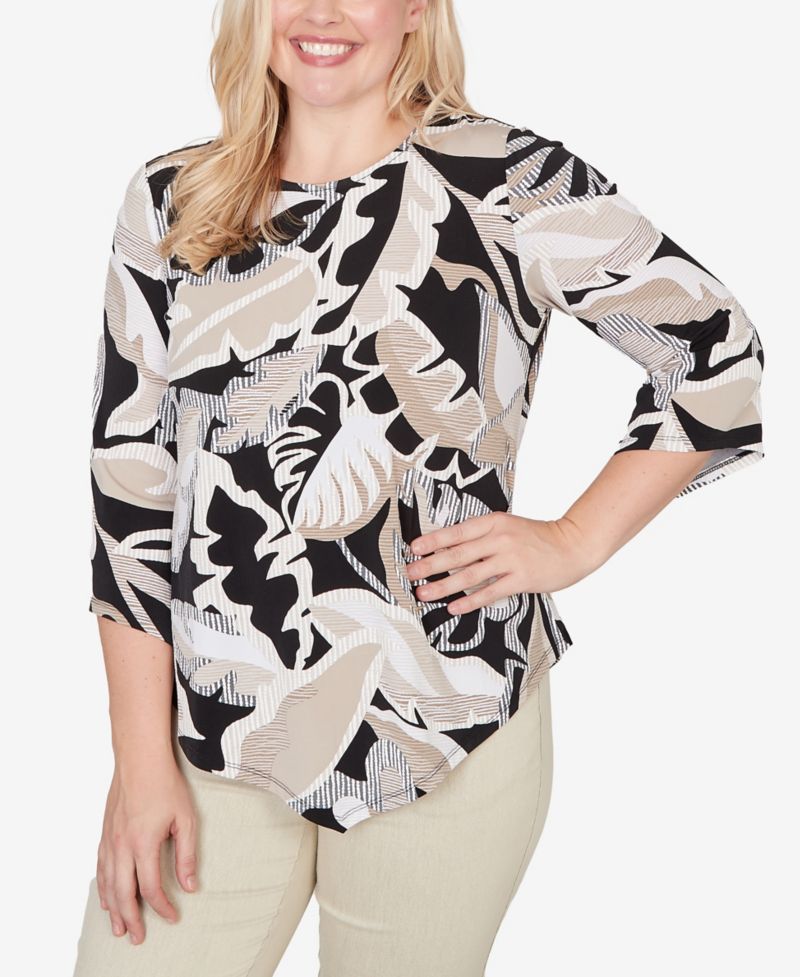 Women's Detail Driven Texture Leaves Pointed Hem Top with Necklace