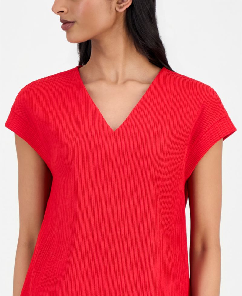 Women's Extended-Shoulder Textured V-Neck Top