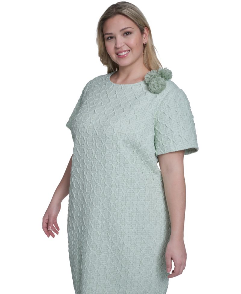 Plus Size Appliqu&eacute; Detail Short Dress
