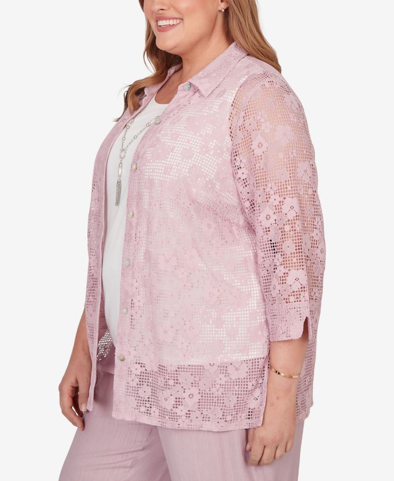 Plus Size Vintage Charm Floral Lace Two-In-One Top with Necklace