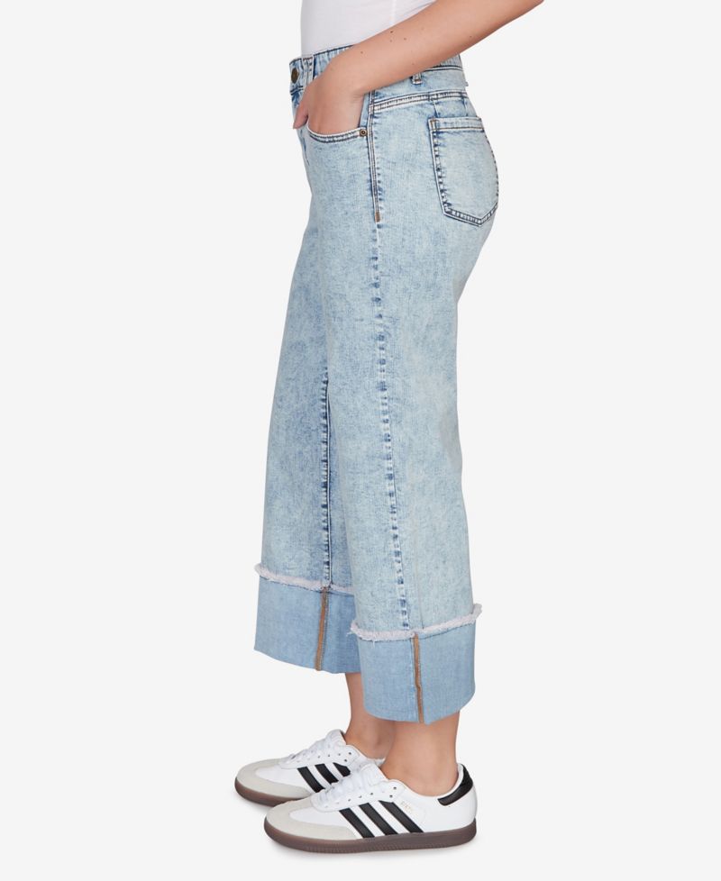 Petite Comfort Waist Wide-Leg Cropped Jeans