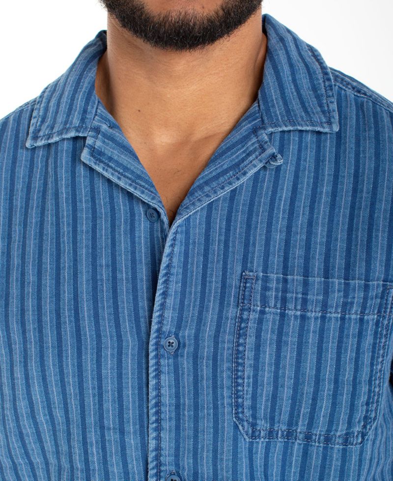 Men's Short-Sleeve Button-Up Shirt