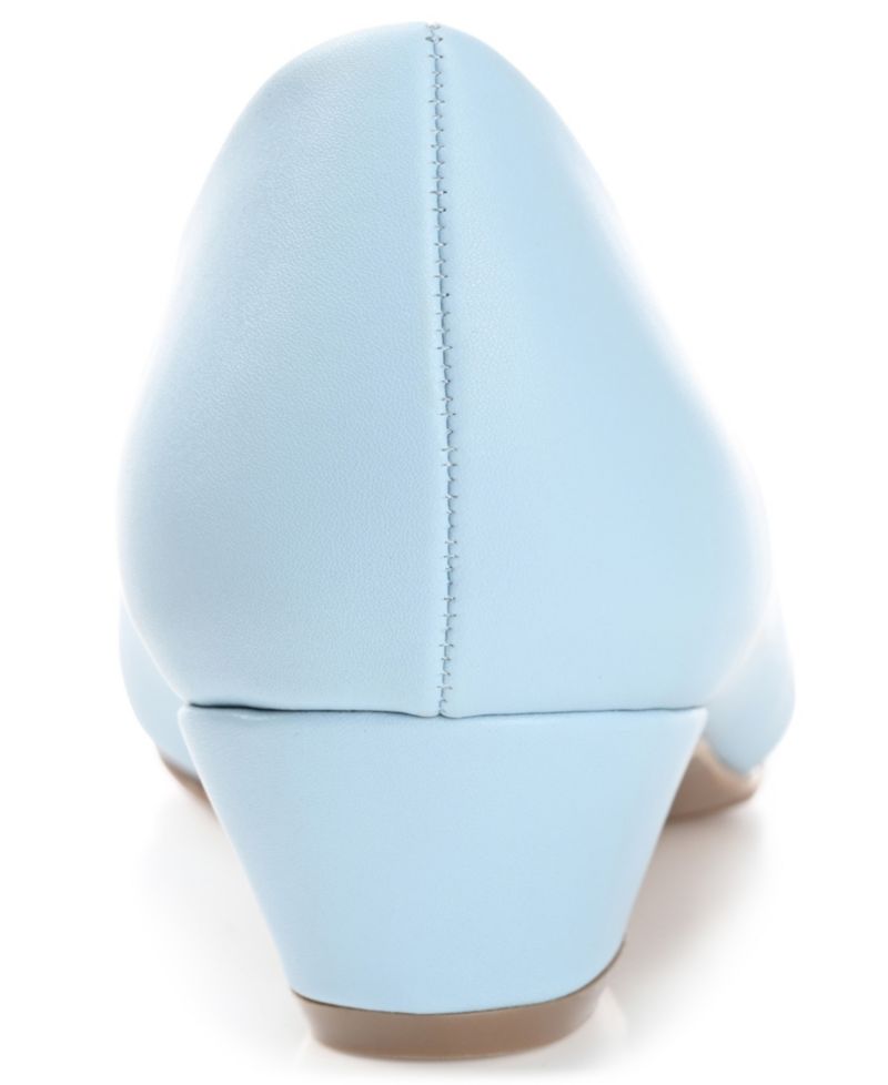 Women's Saar Round Toe Kitten Heel Pumps