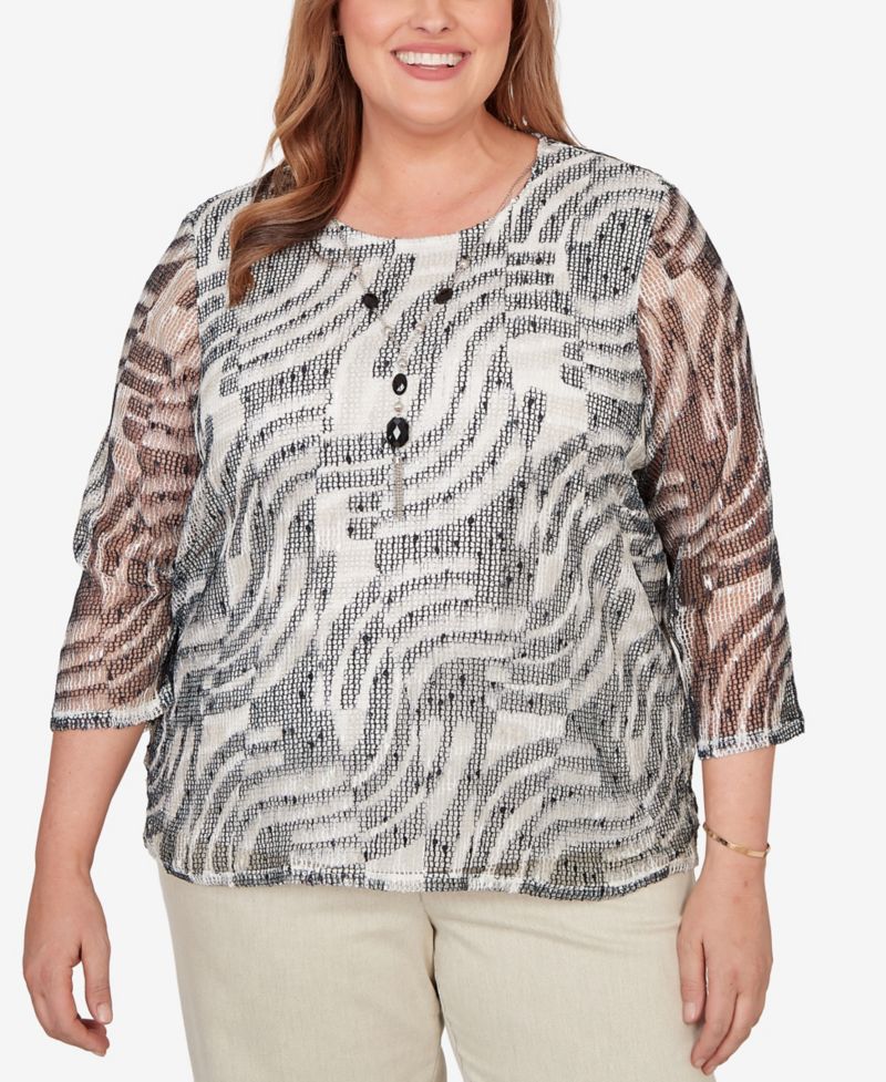 Plus Size Detail Driven Animal Popcorn Embellished Top with Necklace