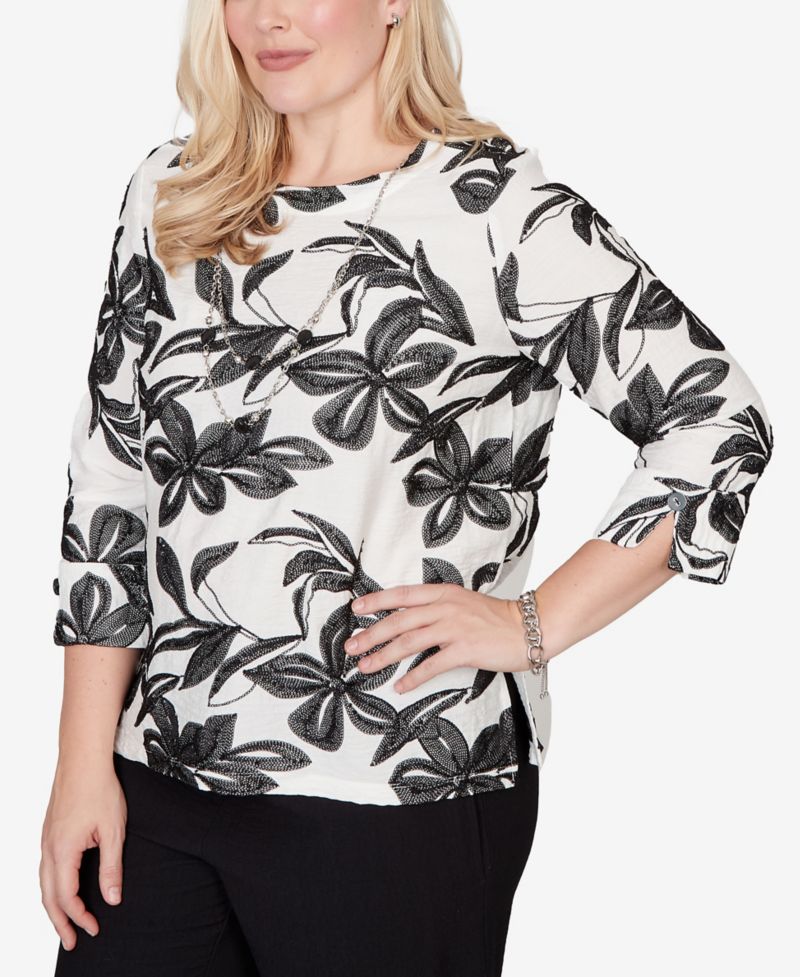 Petite Crowd Pleaser Embroidered Flower Top with Necklace
