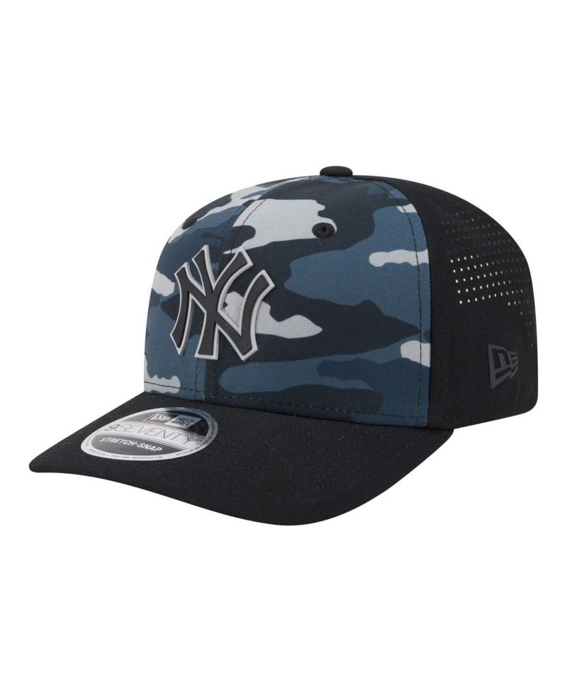 Men's Black New York Yankees Tonal Camo 9SEVENTY Stretch-Snap Hat