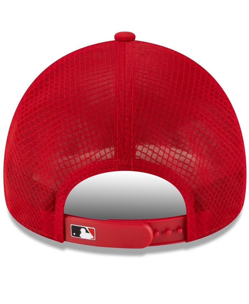 Men's Red Cleveland Guardians 2026 Batting Practice Apex 9FORTY Adjustable Trucker Hat