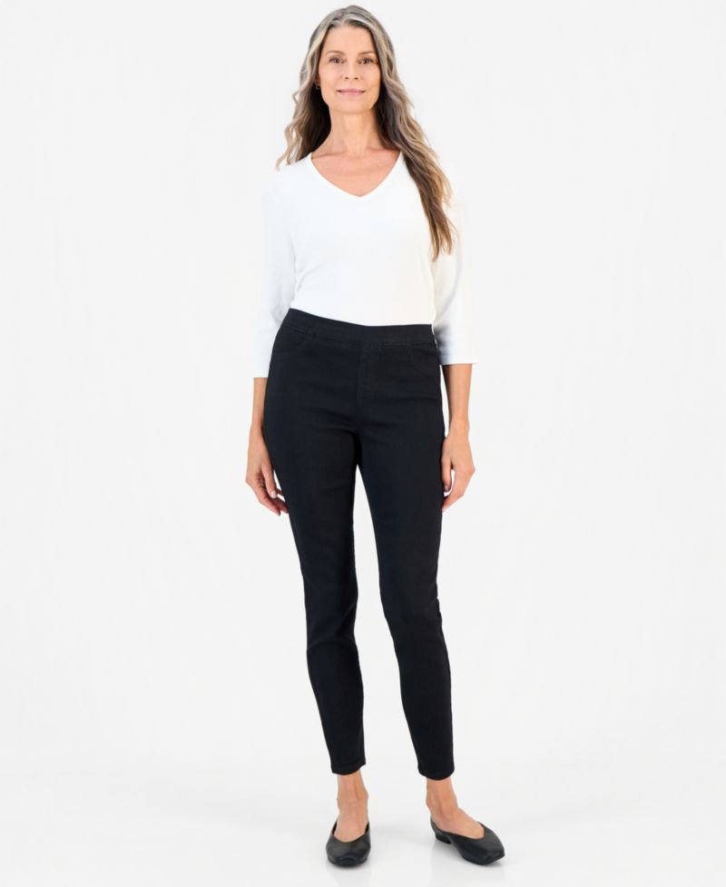 Petite Mid-Rise Pull On Jeggings