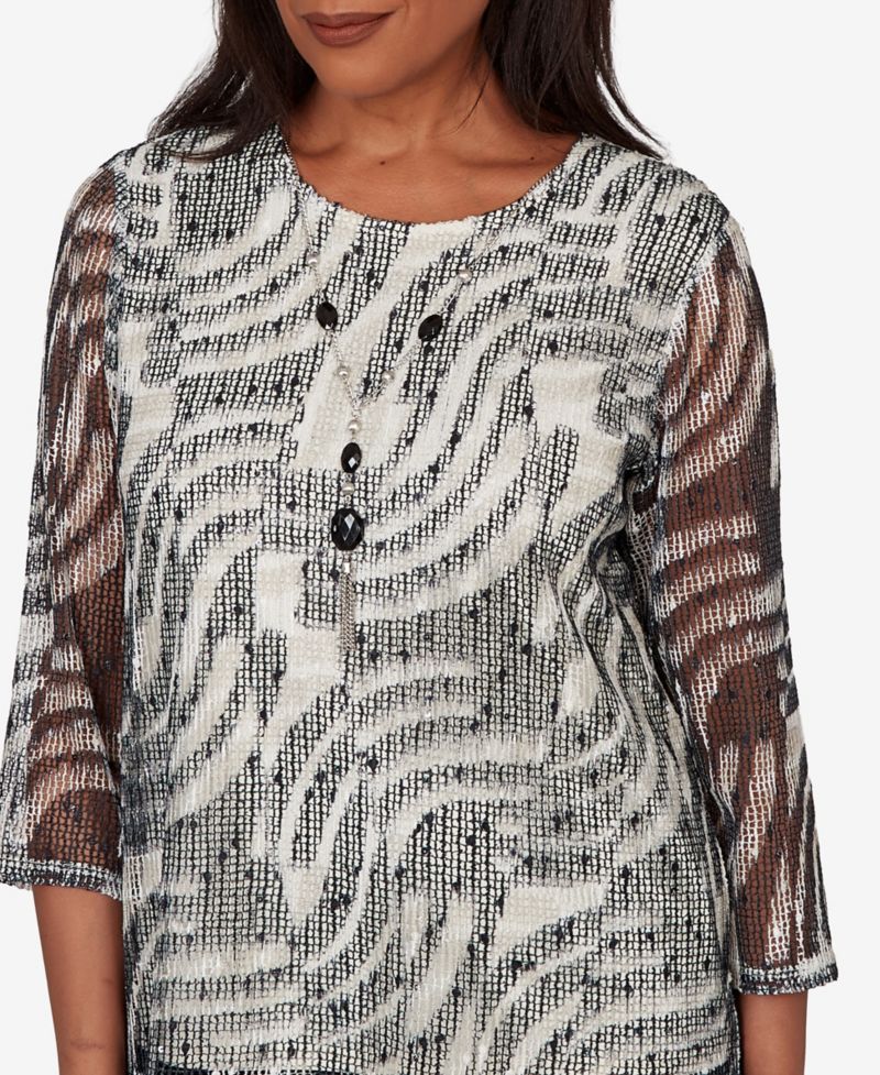Women's Detail Driven Animal Popcorn Embellished Top with Necklace