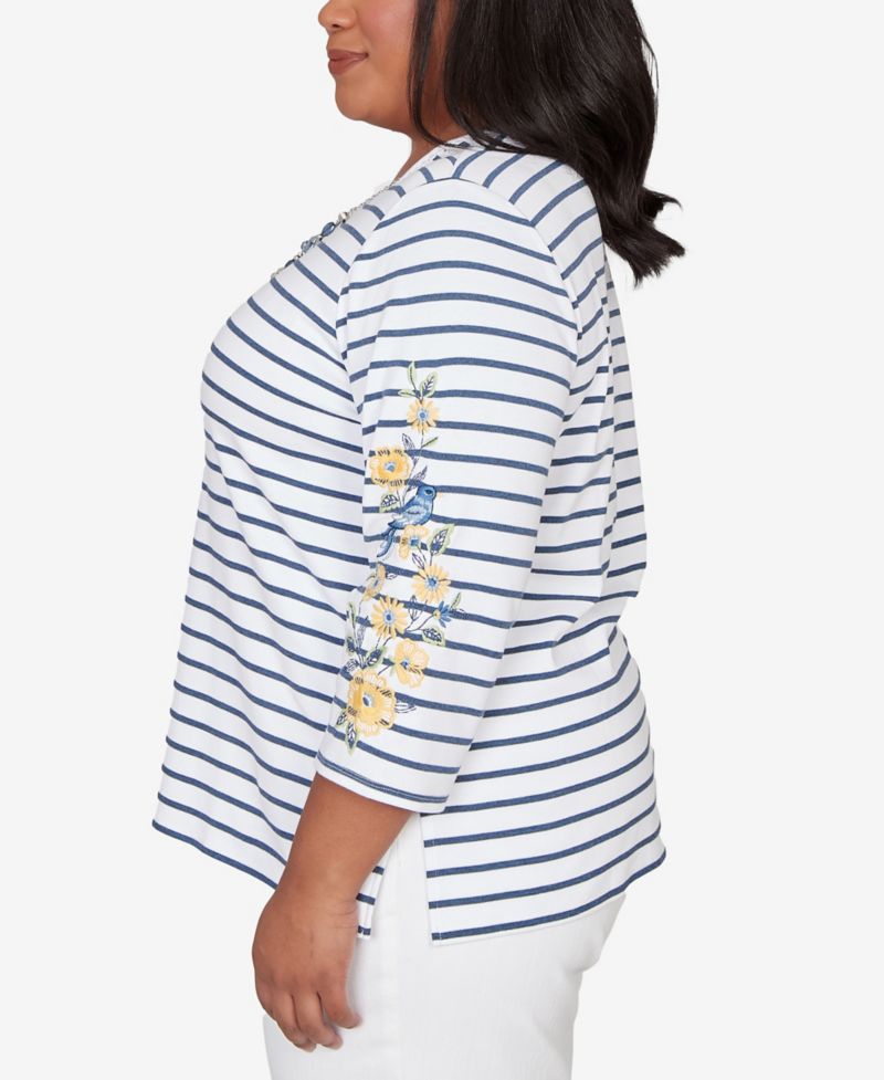 Plus Size Classic Floral Embroidered Stripe Top with Necklace