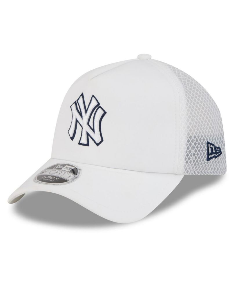 Men's White New York Yankees 2026 Batting Practice Apex 9FORTY Adjustable Trucker Hat