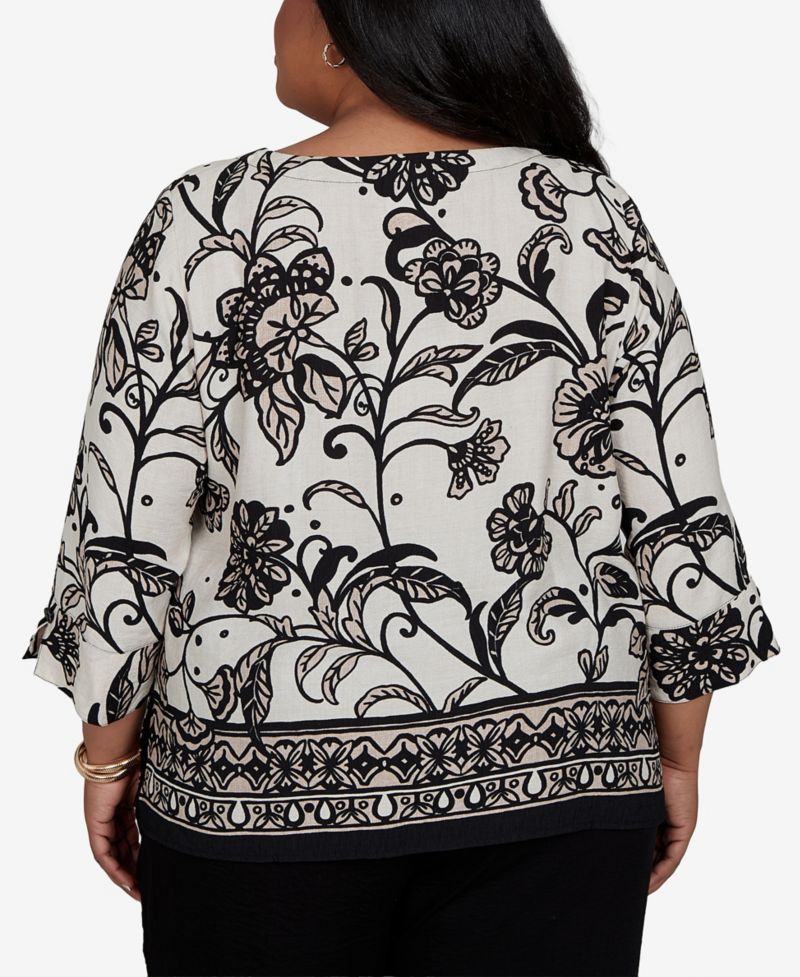 Plus Size 3/4-Sleeve Crewneck Scroll-Border Blouse with Necklace
