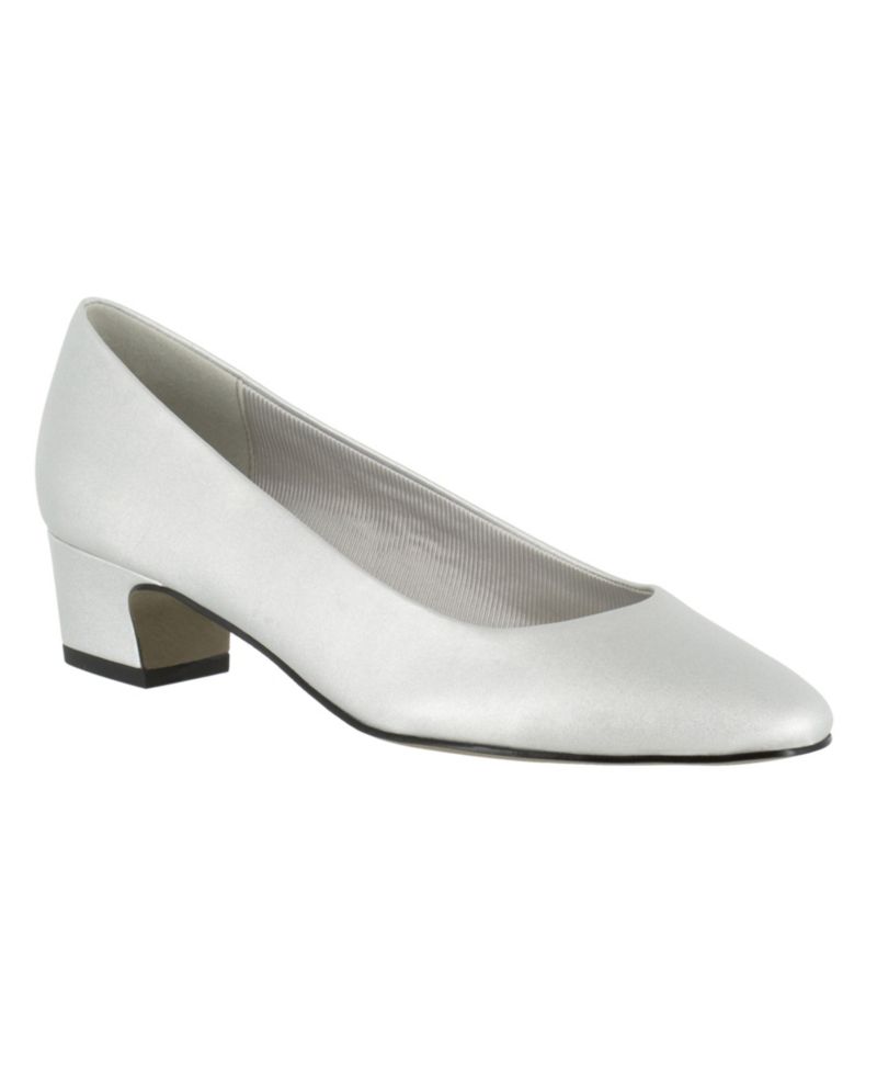 Women's Prim Kitten Heel Pumps