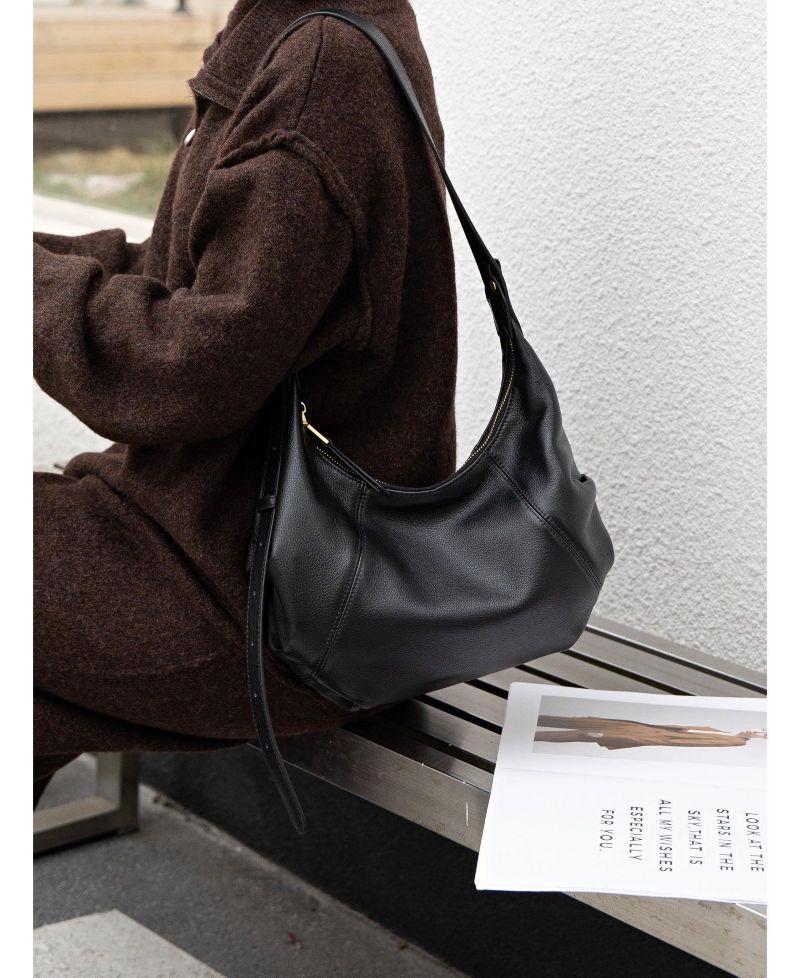 Women's Nova Leather Crescent Hobo Medium Shoulder Bag Slouchy Half-Moon Dumpling Bag