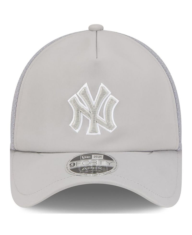 Men's Gray New York Yankees 2026 Batting Practice Apex 9FORTY Adjustable Trucker Hat