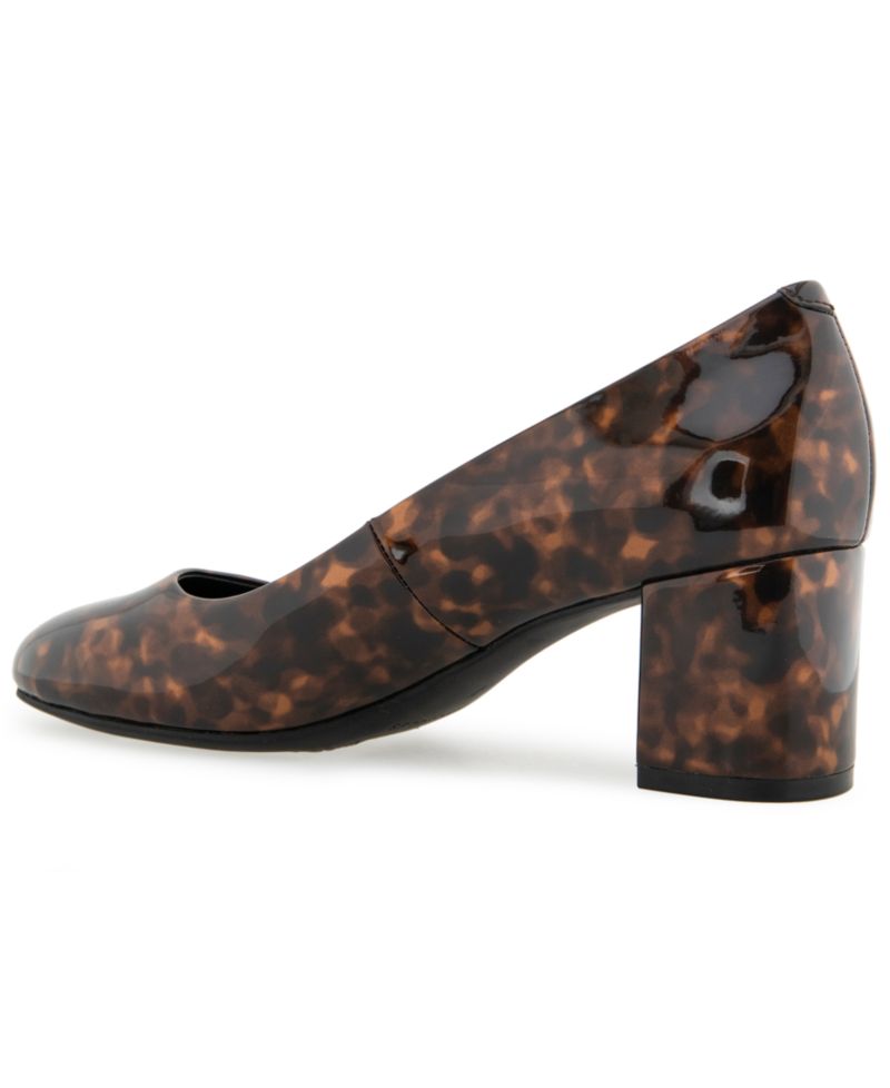 Women's Ebel Round Toe Dress Pumps