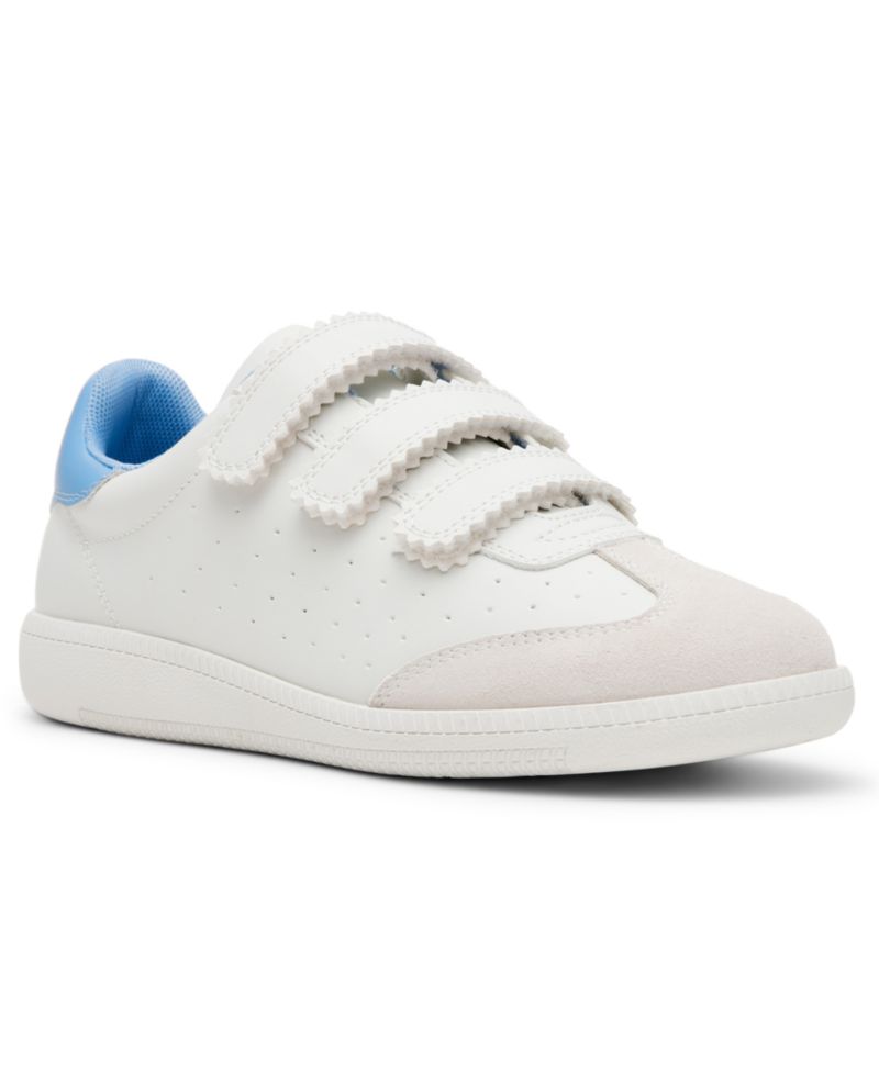 Women's Momentum Round Toe Sneakers