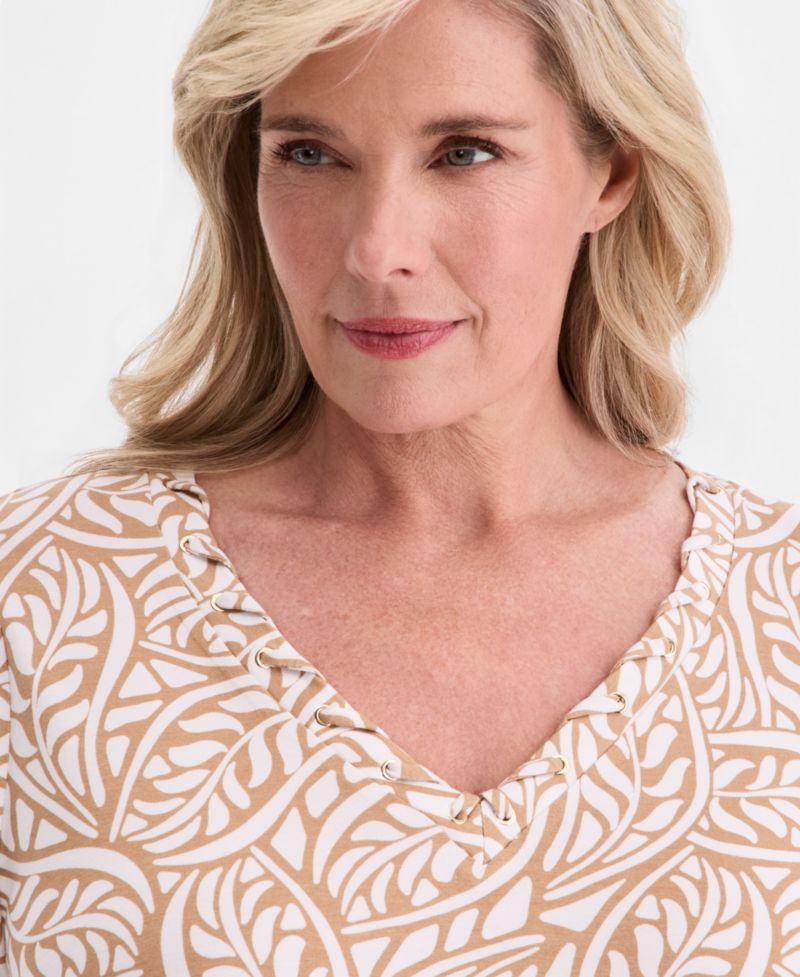 Plus Printed Grommet Knit V-neck Top