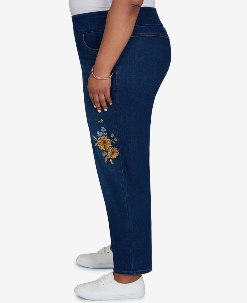 Plus Size Pull-On Cropped Denim Pants