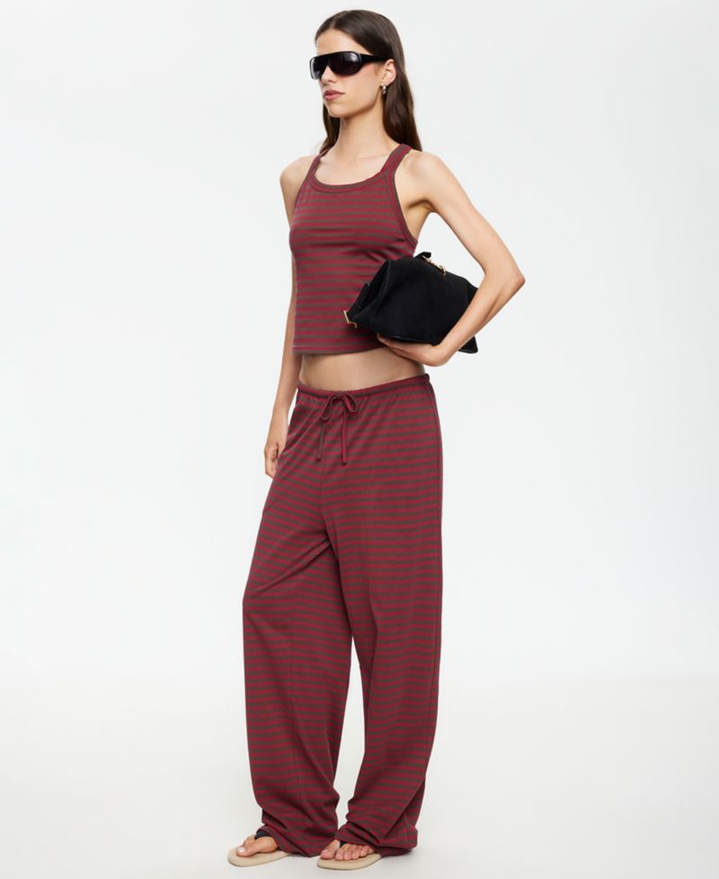 Women's Sleeveless Scoop Neck Top