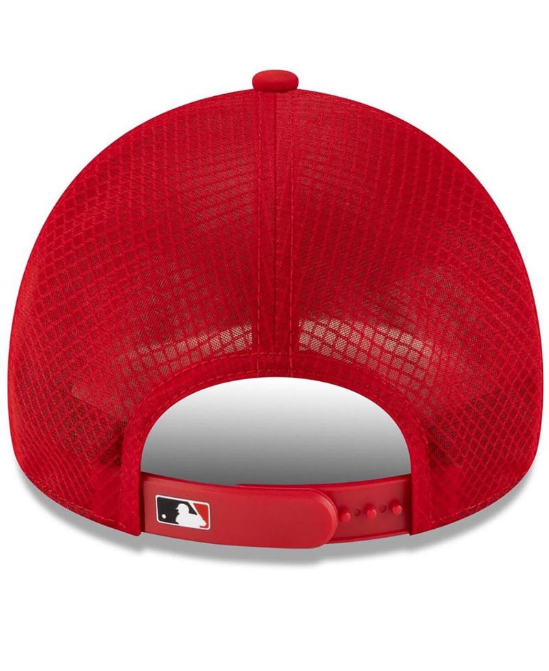 Men's Red Cincinnati Reds 2026 Batting Practice Apex 9FORTY Adjustable Trucker Hat