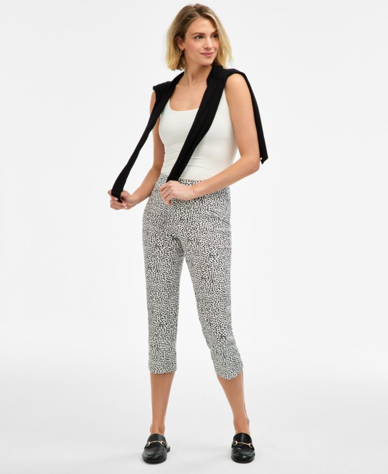 Women's Printed Pull-On Capri Pants