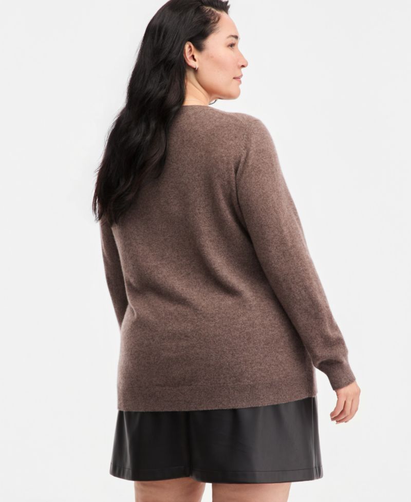 100% Cashmere Petite V-Neck Long-Sleeve Sweater
