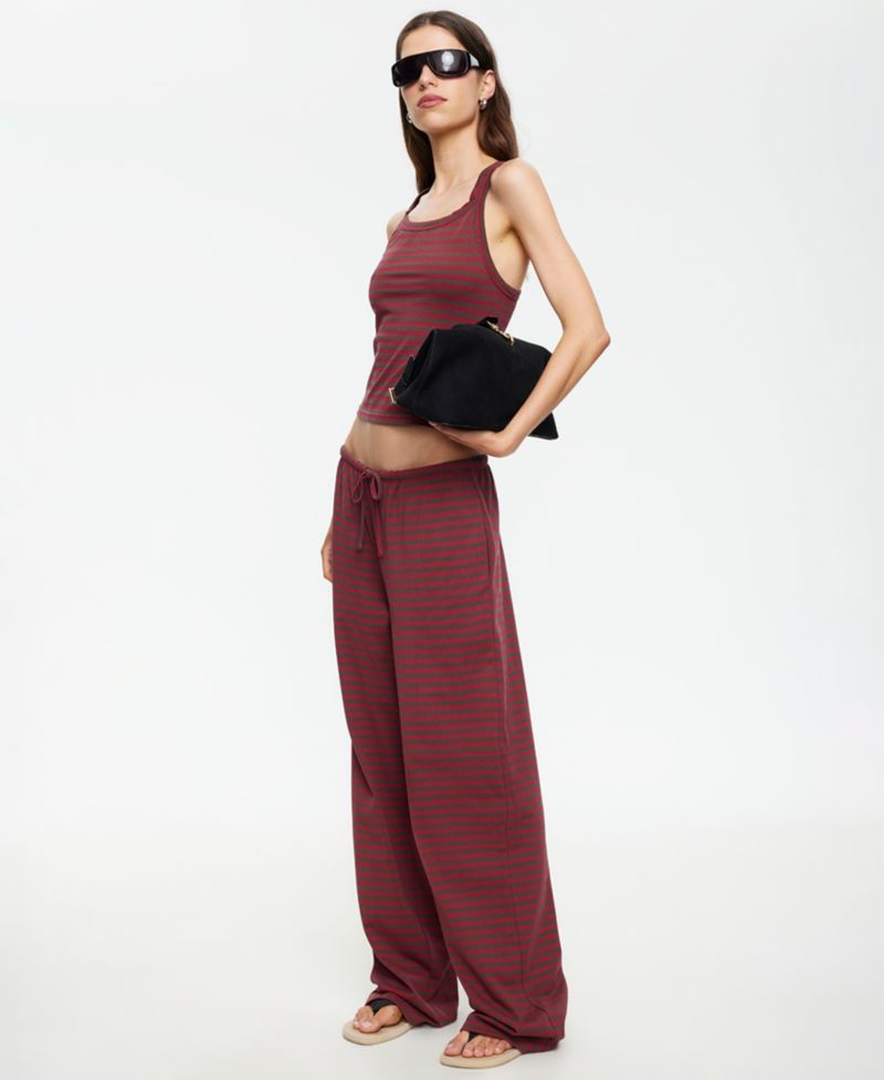 Women's Sleeveless Scoop Neck Top