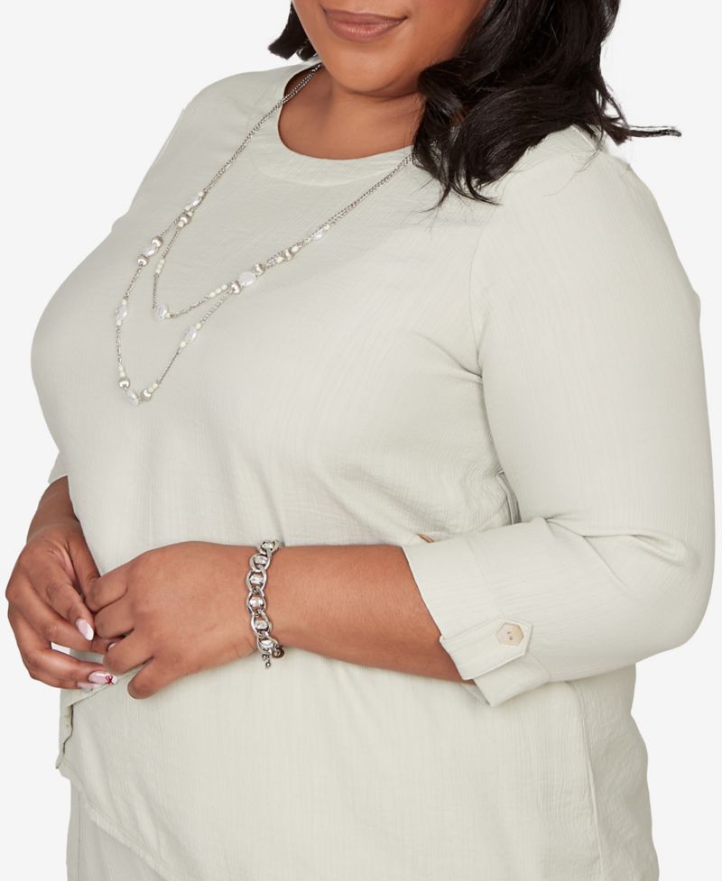 Plus Size Vintage Charm Diagonal Spliced Detailed Top with Necklace