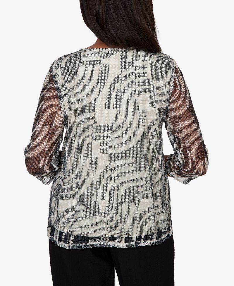 Petite Detail Driven Animal Popcorn Embellished Top with Necklace