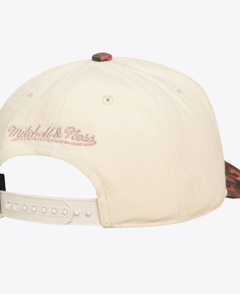 Men's and Women's Cream Atlanta Dream Pink Pro Snapback Hat
