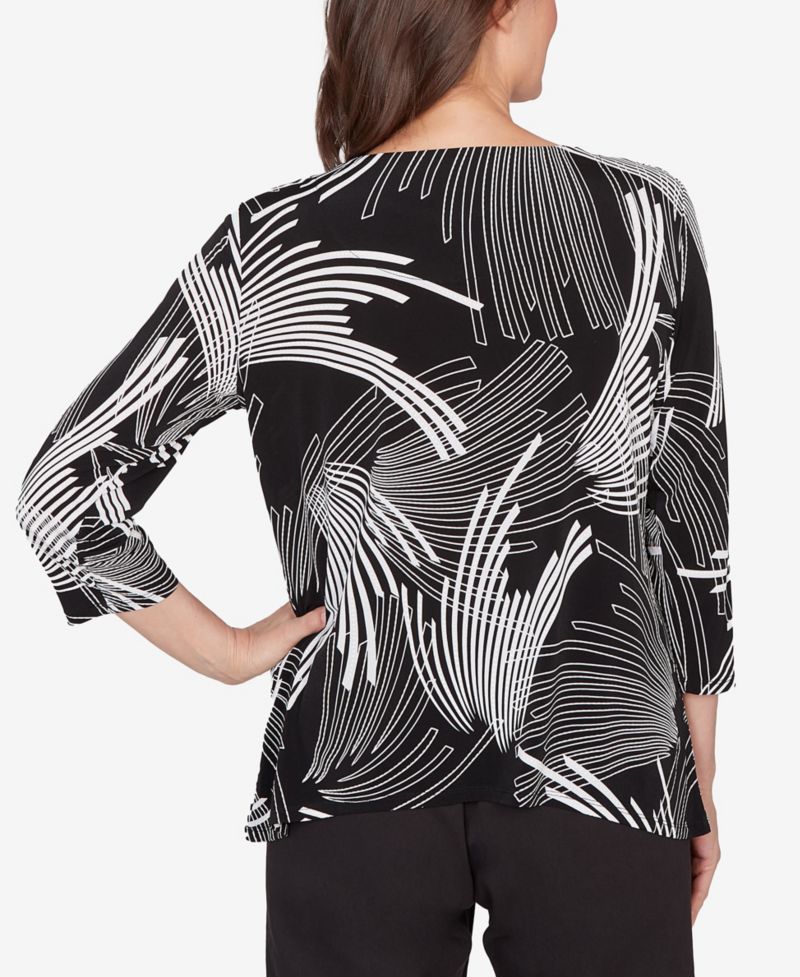 Petite Classic Geometric Sharkbite Hem Top with Necklace