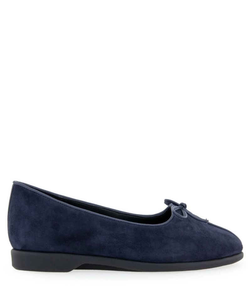 Women's Novia Tapered Toe Ballet Flats