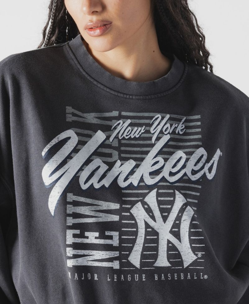 Women's Navy New York Yankees Boxy Mineral Wash Dolmen Sleeve Cropped Sweatshirt