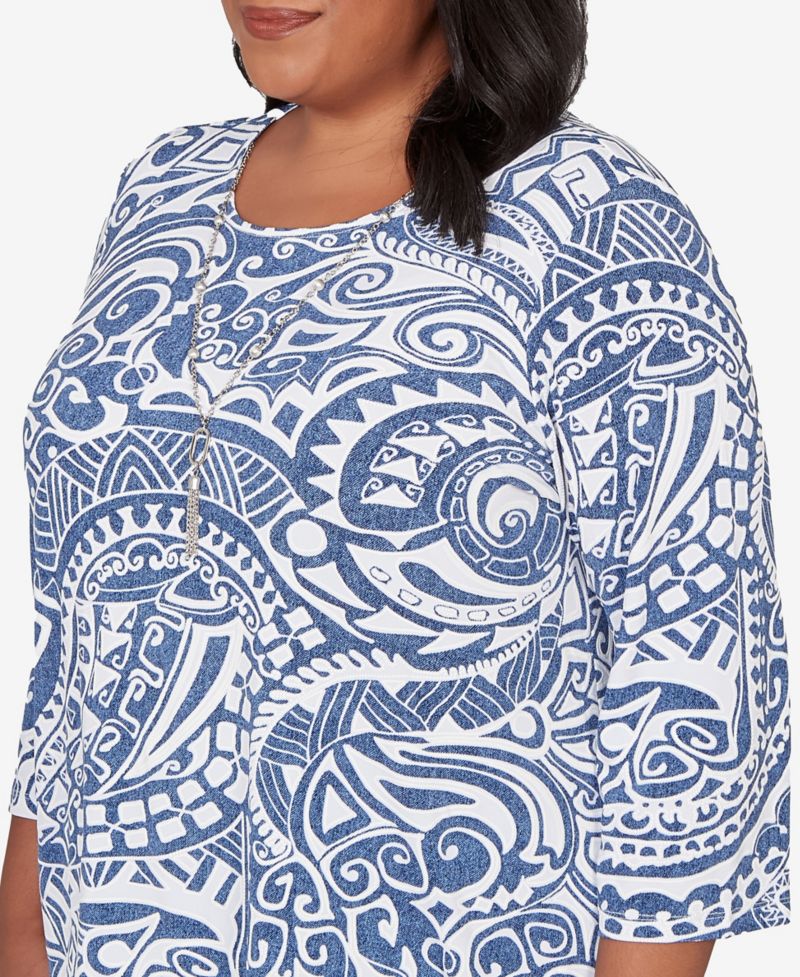 Plus Size Classic Paisley Swirl SharkBite Hem Top with Necklace