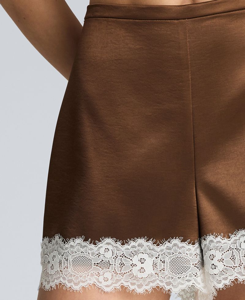 Women's Contrast Lace Hem Pull-On Shorts