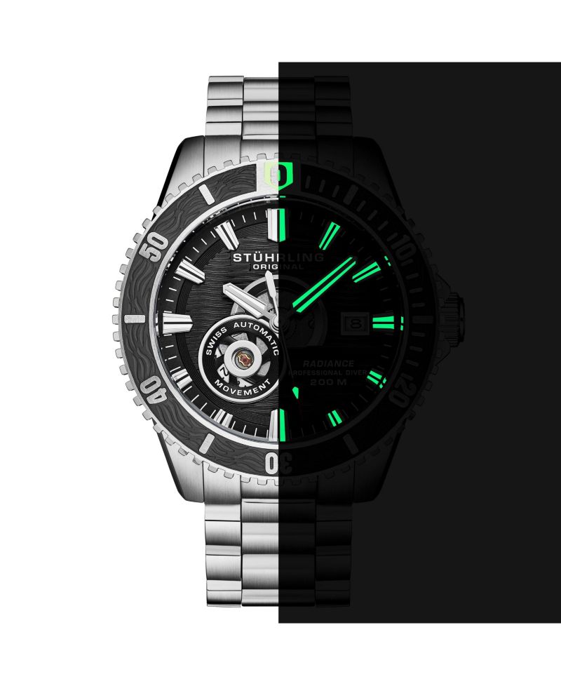 1013 Men s Automatic Watch Swiss Movement Black Dial Black Bezel Stainless Steel Case and Bracelet 200M Water Resistant Diver Date Window