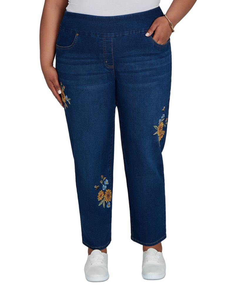 Plus Size Pull-On Cropped Denim Pants