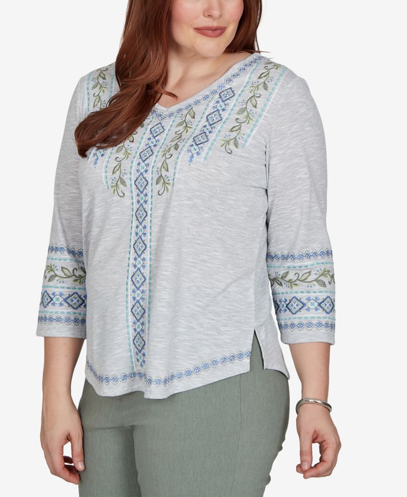 Women's Provence Center Diamond Embroidered Top