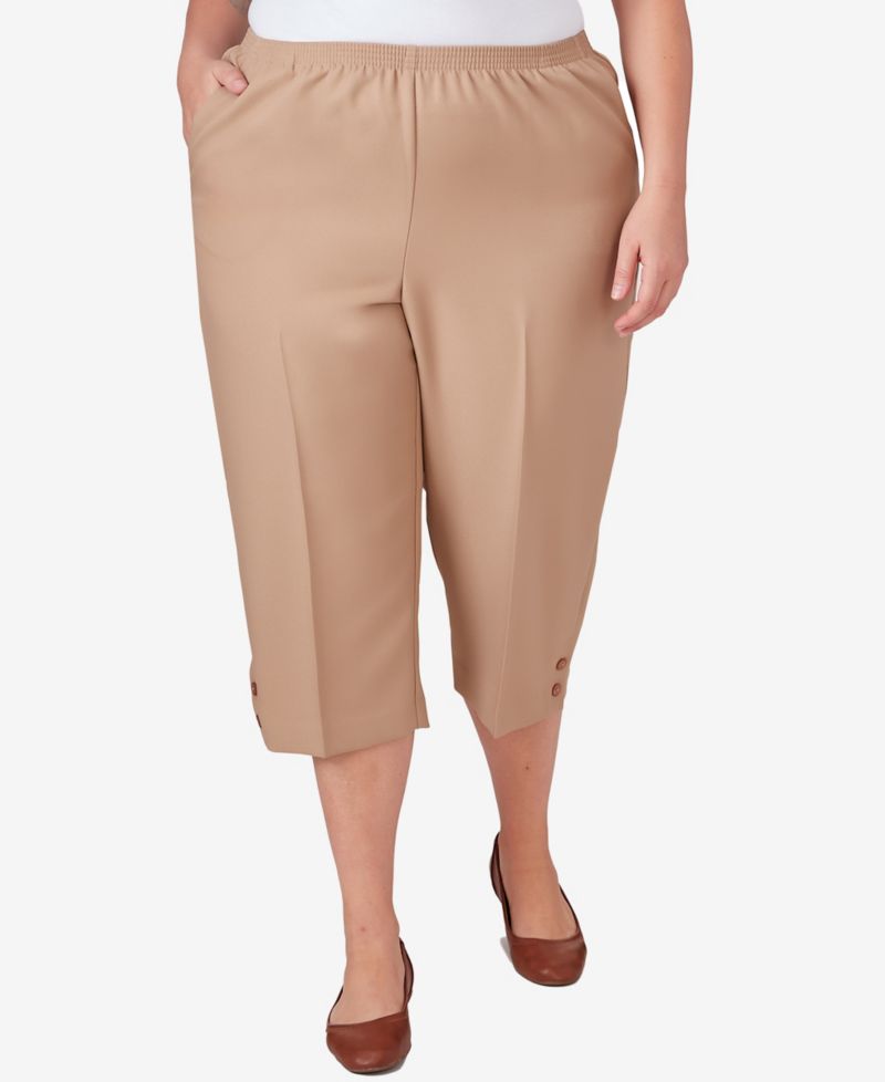 Plus Size Classic Button Hem Gathered Waistband Capri Pants