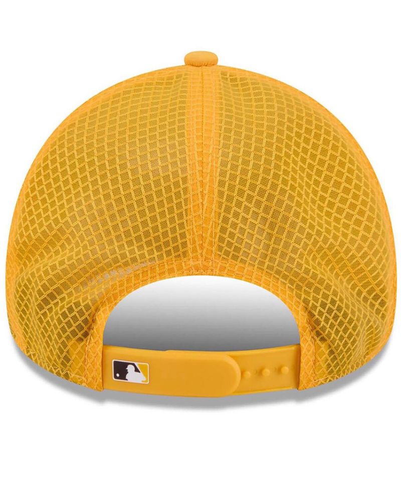 Men's Gold San Diego Padres 2026 Batting Practice Apex 9FORTY Adjustable Trucker Hat